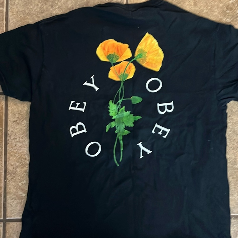 Men’s OBeY medium T